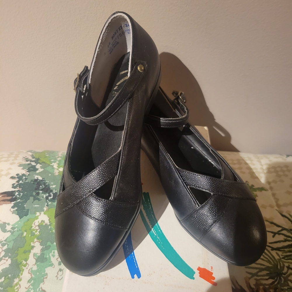 Stride Rite Black Strap Flats